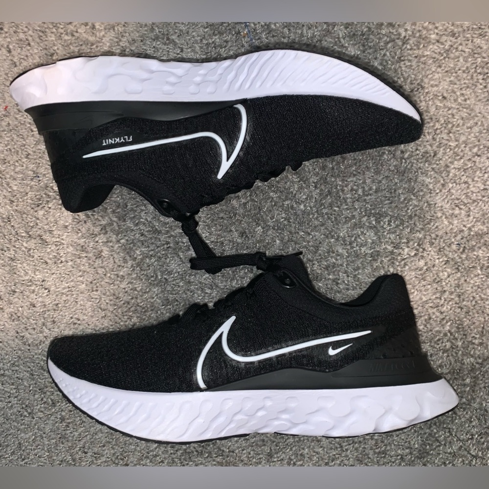 NIKE REACT INFINITY FLYKNIT 3 SIZE 11.5 BRAND NEW BLACK WHITE RUNNING GYM
